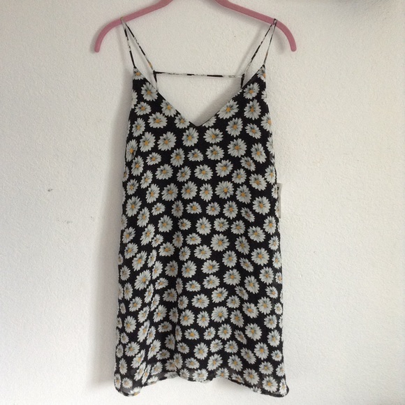 La Hearts Dresses & Skirts - LA hearts L daisy print chiffon shift dress